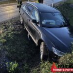 PKW-Bergung nach Unfall in Auffangbecken